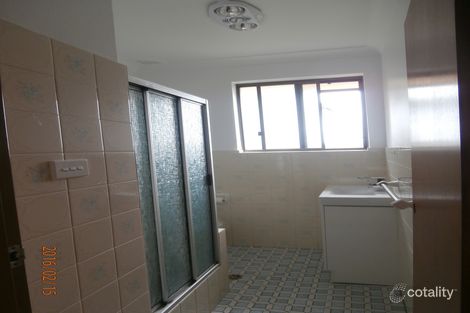 2/2 St Cloud Cres, Lake Heights, NSW 2502