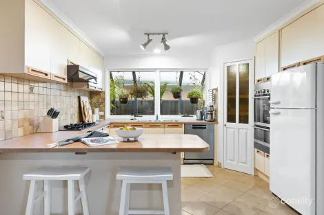 Property photo of 63 Veronica Crescent Mill Park VIC 3082