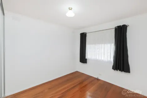 Property photo of 180 Casey Drive Lalor VIC 3075