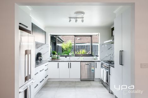 Property photo of 19 Dunrossil Drive Sunbury VIC 3429