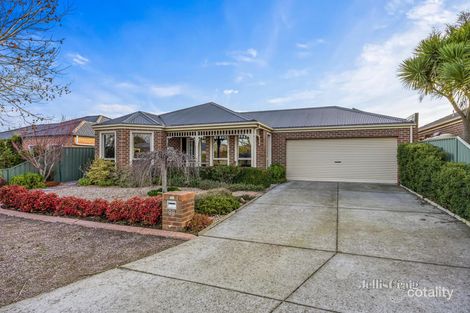 98 Stirling Dr, Lake Gardens, VIC 3355