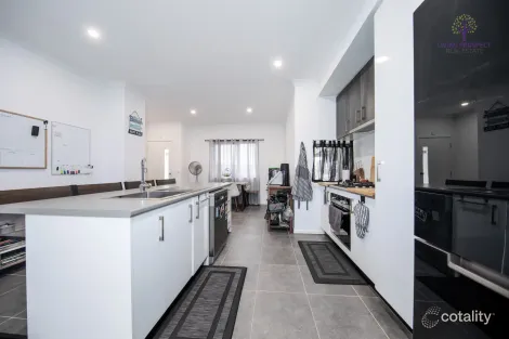 Property photo of 24 Chive Walk Tarneit VIC 3029