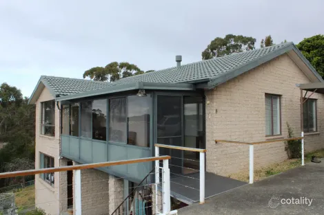 1/8 Kingsley Ave, Sandy Bay, TAS 7005