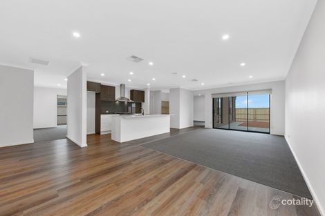 Property photo of 5 Chapelton Way Werribee VIC 3030