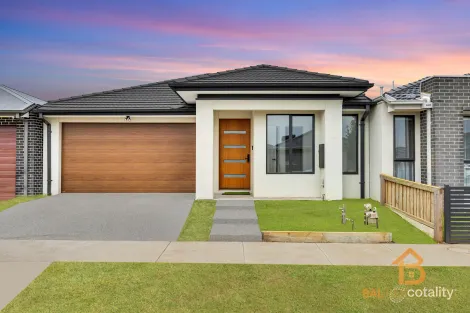 22 Delhi Gr, Rockbank, VIC 3335