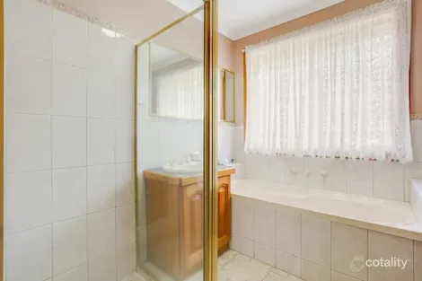 Property photo of 2 Heritage Gardens Sydenham VIC 3037