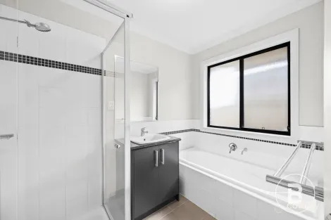 Property photo of 12 Ascot Gardens Drive Delacombe VIC 3356