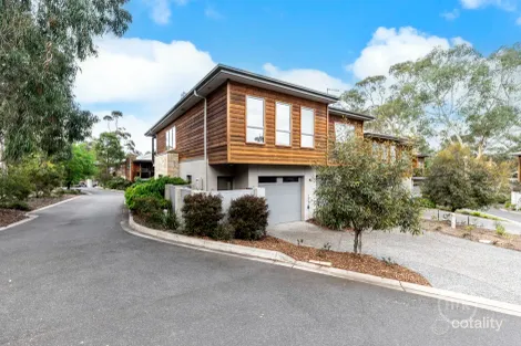 Property photo of 1 Brushtail Close Eltham North VIC 3095