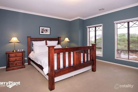 Property photo of 34 Stillwell Crescent Roxburgh Park VIC 3064