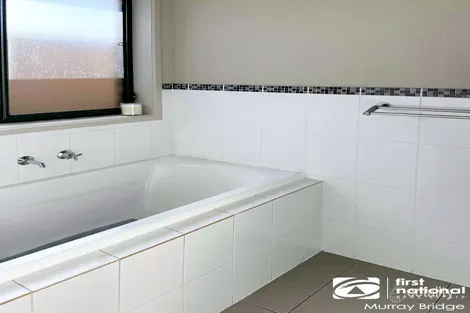 Property photo of 8 Richard Court Murray Bridge SA 5253