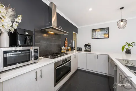 Property photo of 28 Kellerberrin Turn Dawesville WA 6211
