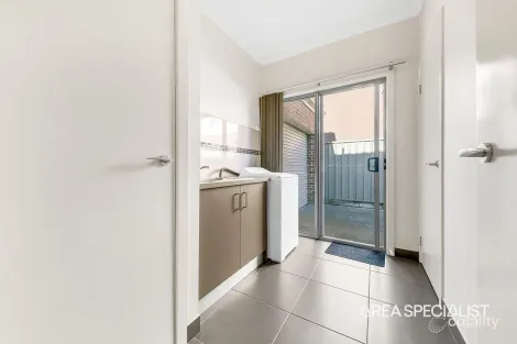Property photo of 15 Bursaria Drive Caroline Springs VIC 3023