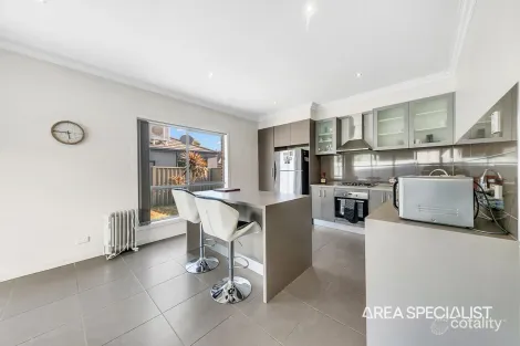 Property photo of 15 Bursaria Drive Caroline Springs VIC 3023