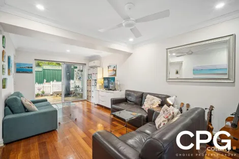 Property photo of 4/2 Headingly Road Kalamunda WA 6076
