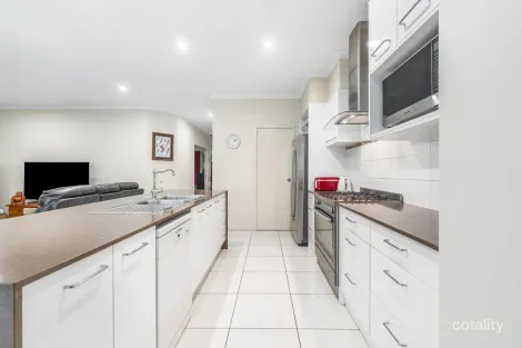 Property photo of 19 Balthazar Circuit Mount Cotton QLD 4165