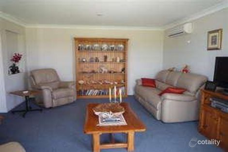 Property photo of 28 Clearview Avenue Thabeban QLD 4670
