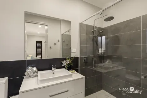 Property photo of 59 Linacre Crescent Carindale QLD 4152