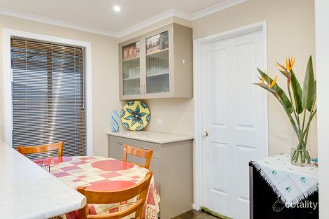Property photo of 7 Aaran Close Endeavour Hills VIC 3802