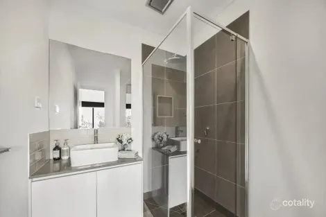 Property photo of 35 Aquatic Drive Werribee South VIC 3030