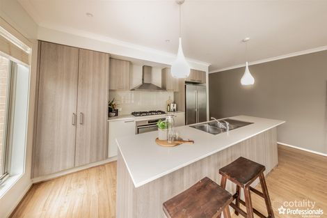 Property photo of 13 Avonmore Way Weir Views VIC 3338
