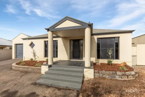 2/6 Magazine Bvd, Golden Square, VIC 3555