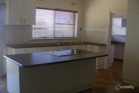 33 Barton St, Parkes, NSW 2870