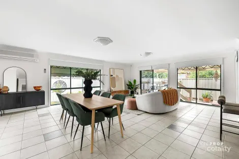 Property photo of 3 North Weald Way Fawkner VIC 3060