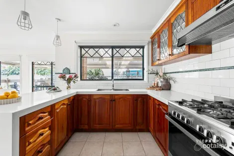Property photo of 3 North Weald Way Fawkner VIC 3060