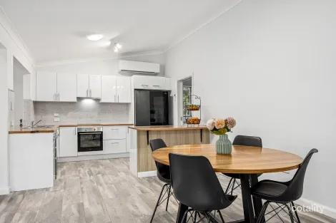 Property photo of 13 Bambury Avenue Summerland Point NSW 2259