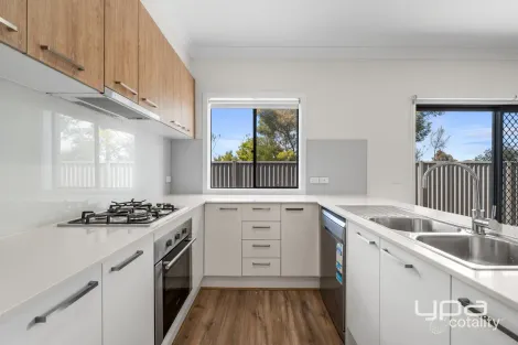 Property photo of 12 Farrow Place Maddingley VIC 3340