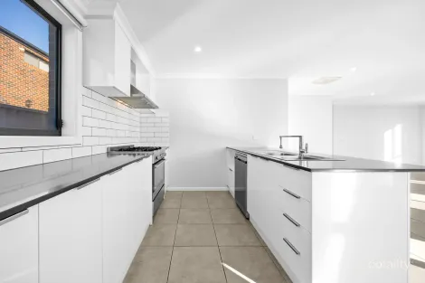 Property photo of 15 Honey Eater Drive Winter Valley VIC 3358