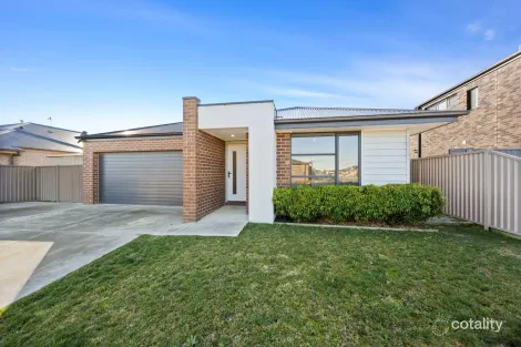 Property photo of 15 Honey Eater Drive Winter Valley VIC 3358