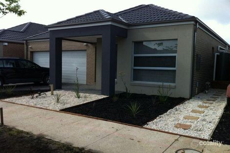 8 Cormorant Pde, Pakenham, VIC 3810