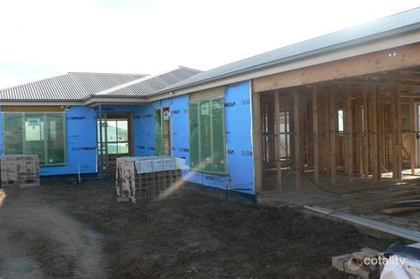 2/45 Ruby Cl, Delacombe, VIC 3356