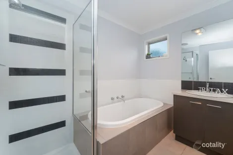 Property photo of 11 Channing Drive Koroit VIC 3282