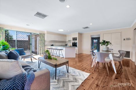 Property photo of 18 Peveril Crescent Cranbourne North VIC 3977