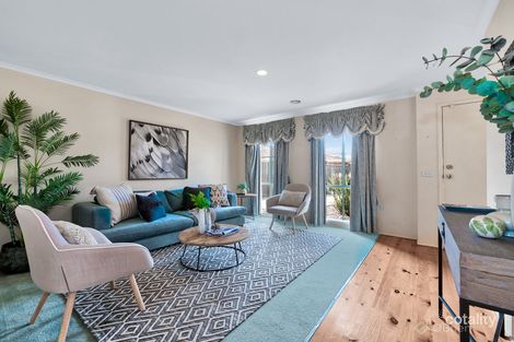 Property photo of 18 Peveril Crescent Cranbourne North VIC 3977