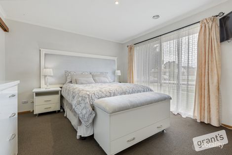 Property photo of 1 Caulfield Court Narre Warren VIC 3805