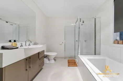 Property photo of 9 Discovery Street Pakenham VIC 3810