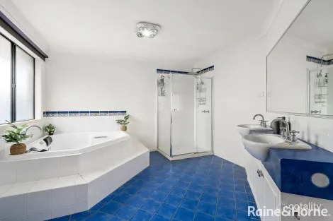 Property photo of 35 The Boulevard Gisborne VIC 3437
