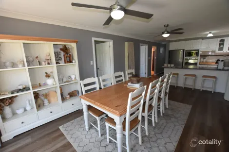 Property photo of 8 Melville Place Orange NSW 2800