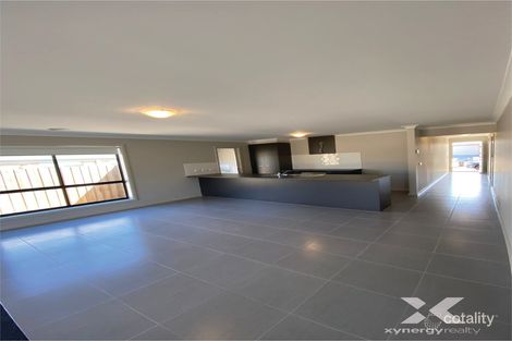 Property photo of 28 Hart Crescent Brookfield VIC 3338