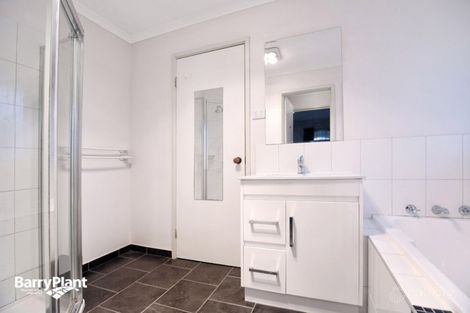 Property photo of 4 Brampton Close Craigieburn VIC 3064