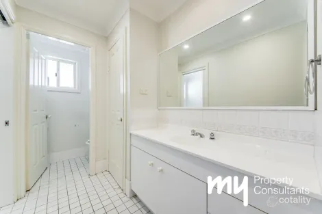 Property photo of 25 Holdsworth Drive Narellan Vale NSW 2567