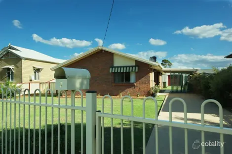 7 Mcdonald St, Oakey, QLD 4401