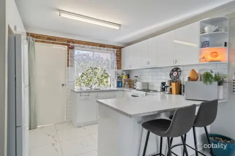 Property photo of 33 Helen Street North Booval QLD 4304