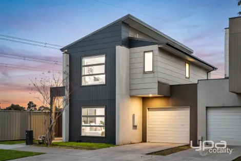 Property photo of 4 Everglade Crescent Roxburgh Park VIC 3064
