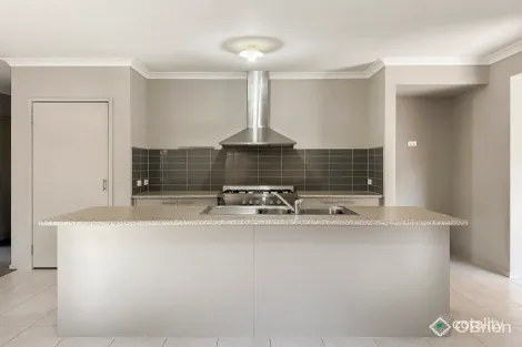 Property photo of 10 Skyline Drive Warragul VIC 3820