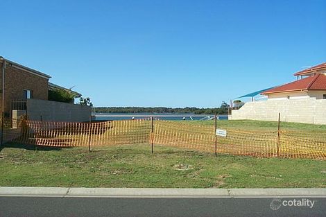 Property photo of 17 Edgewater Close Yamba NSW 2464