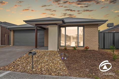 Property photo of 105 Selandra Boulevard Clyde North VIC 3978